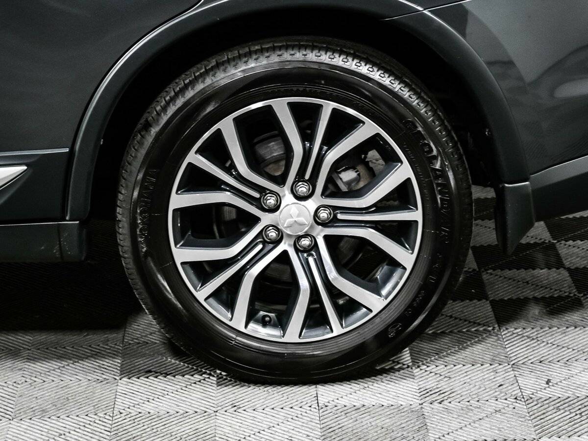 Mitsubishi Outlander с пробегом — 2018 год. Фото: #13