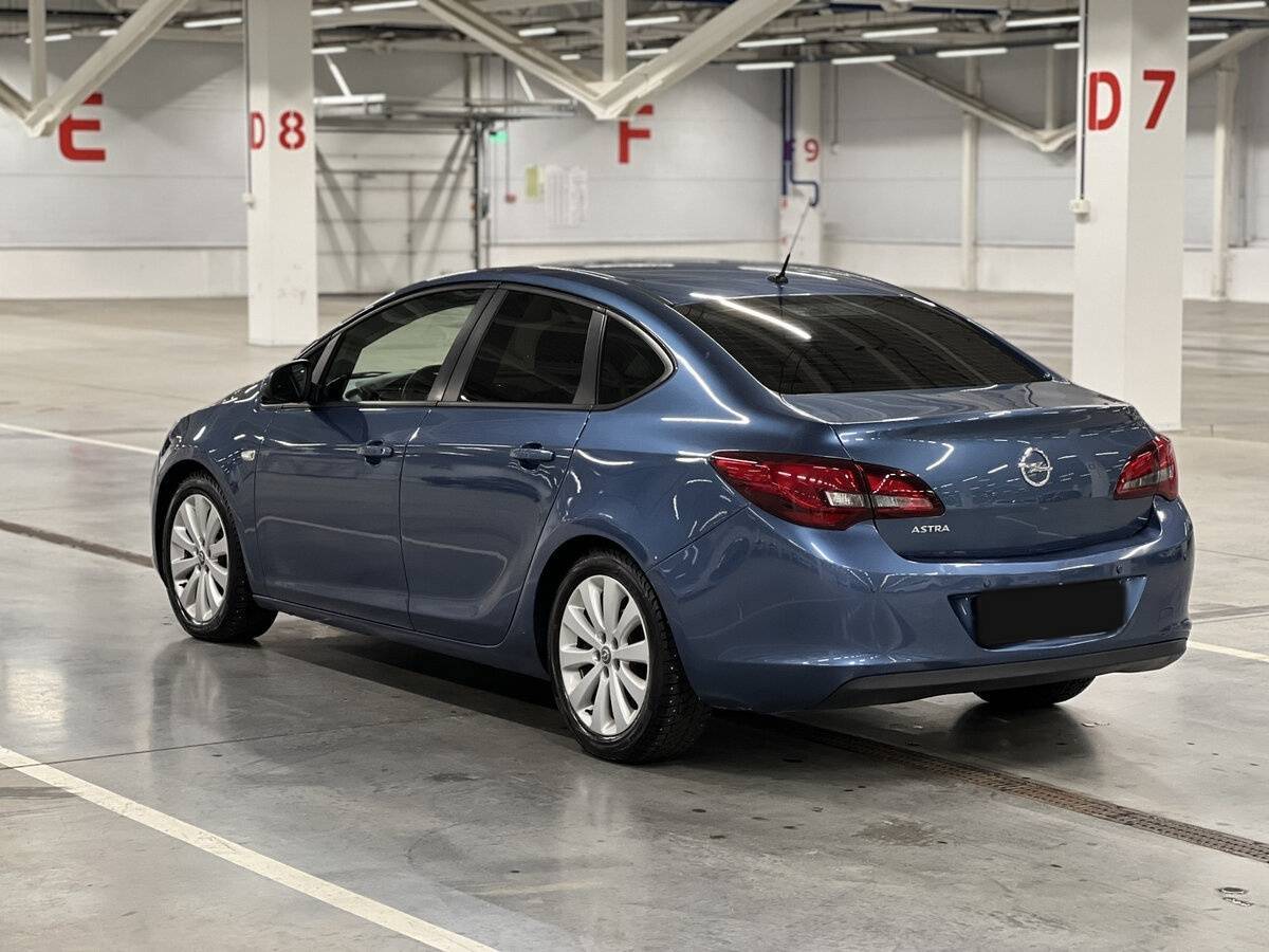 Opel Astra с пробегом — 2013 год. Фото: #6