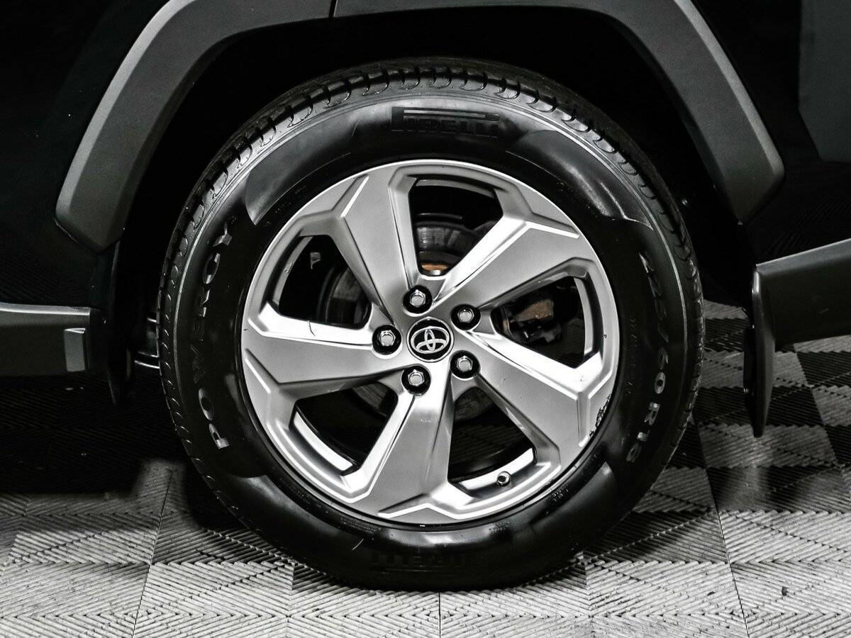 Toyota RAV4 с пробегом — 2020 год. Фото: #13