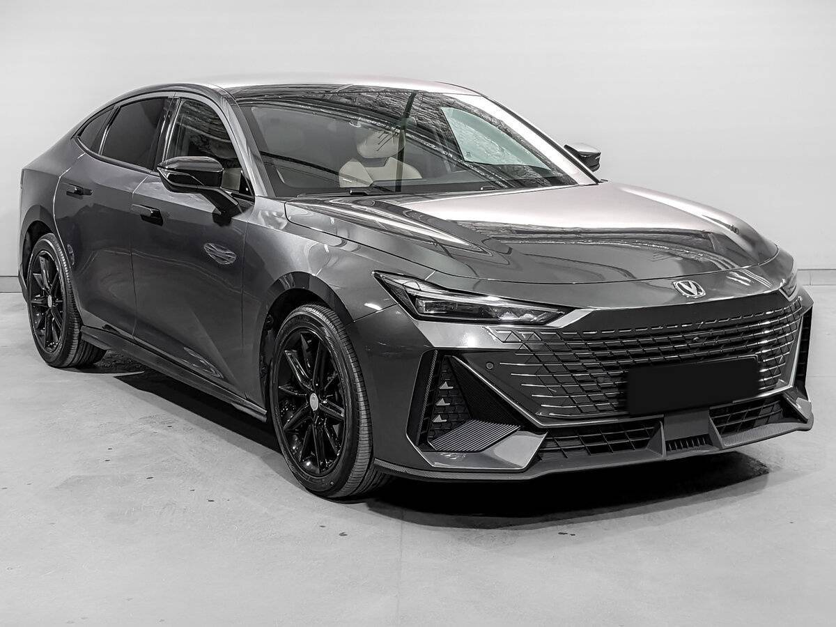 Changan UNI-V с пробегом — 2023 год. Фото: #2