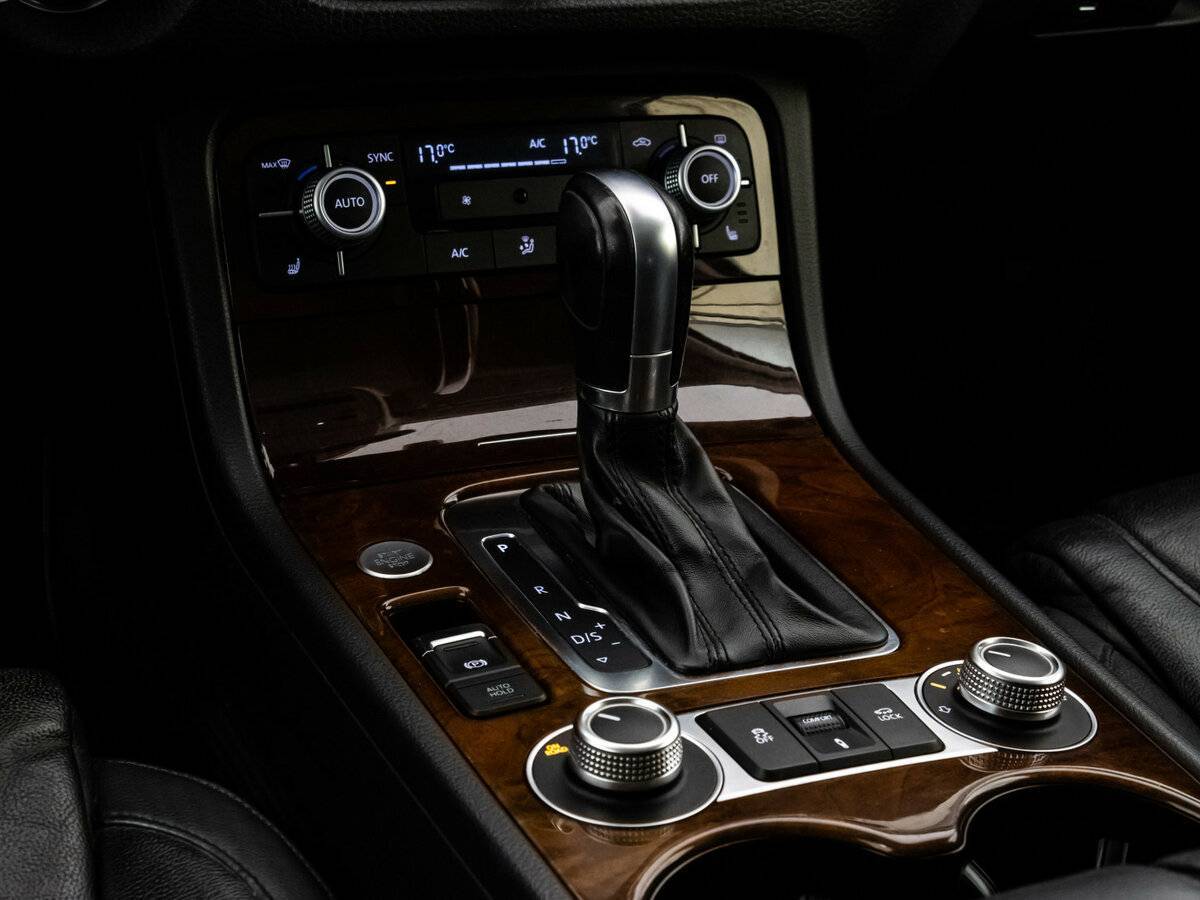 Volkswagen Touareg с пробегом — 2015 год. Фото: #10