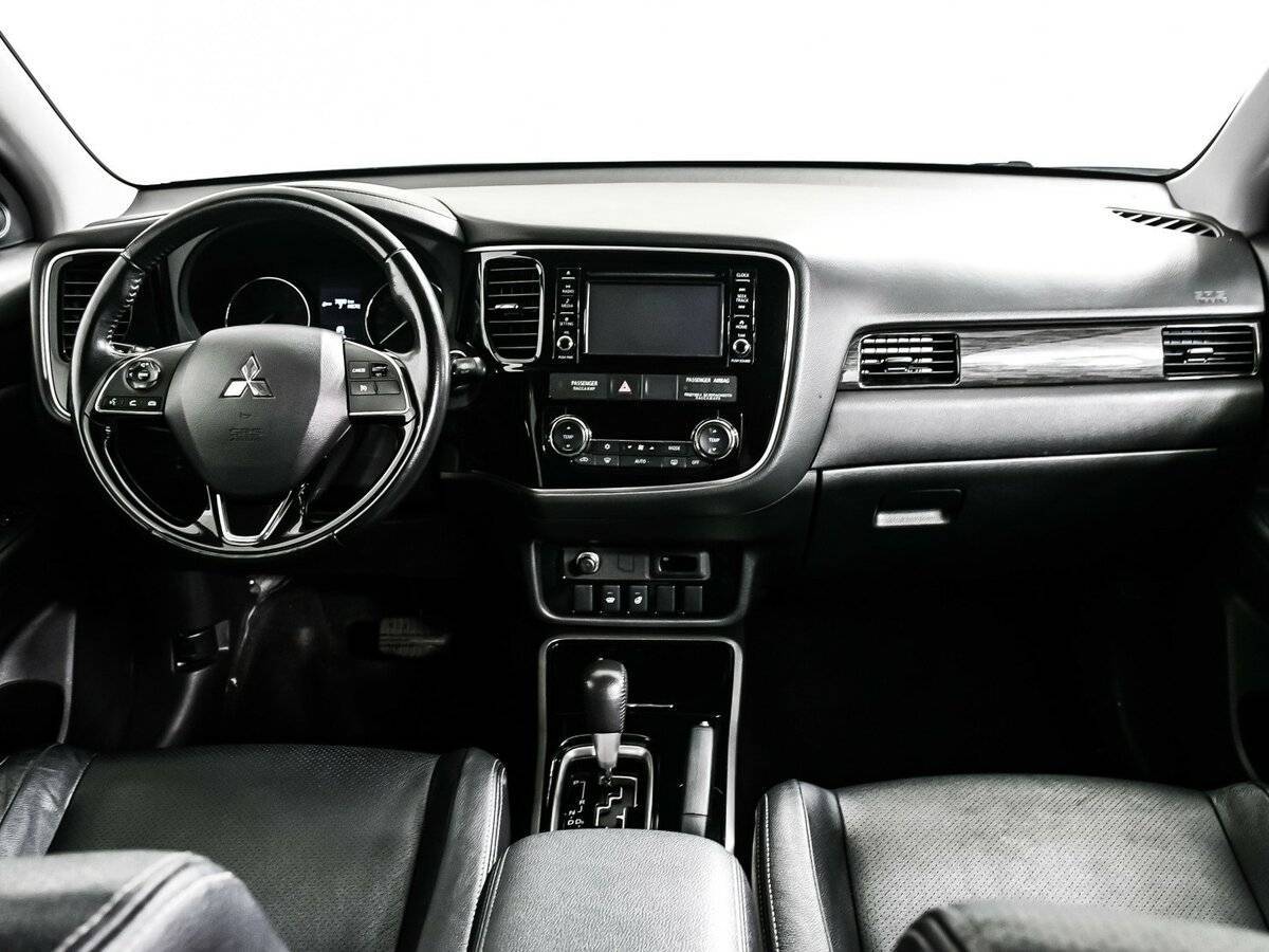 Mitsubishi Outlander с пробегом — 2017 год. Фото: #10