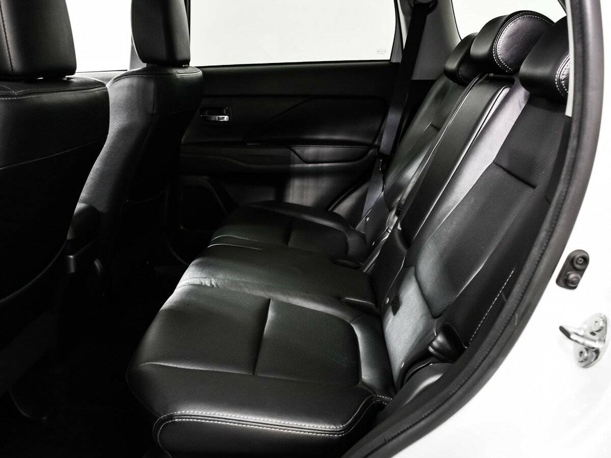 Mitsubishi Outlander с пробегом — 2017 год. Фото: #11