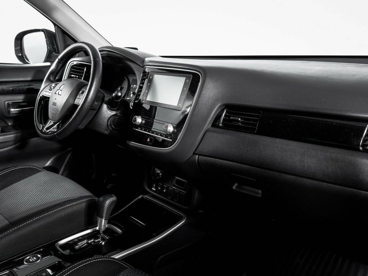 Mitsubishi Outlander с пробегом — 2021 год. Фото: #8