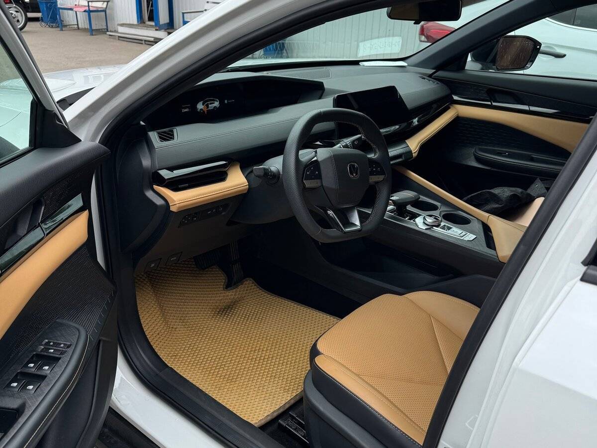 Changan UNI-V с пробегом — 2023 год. Фото: #12