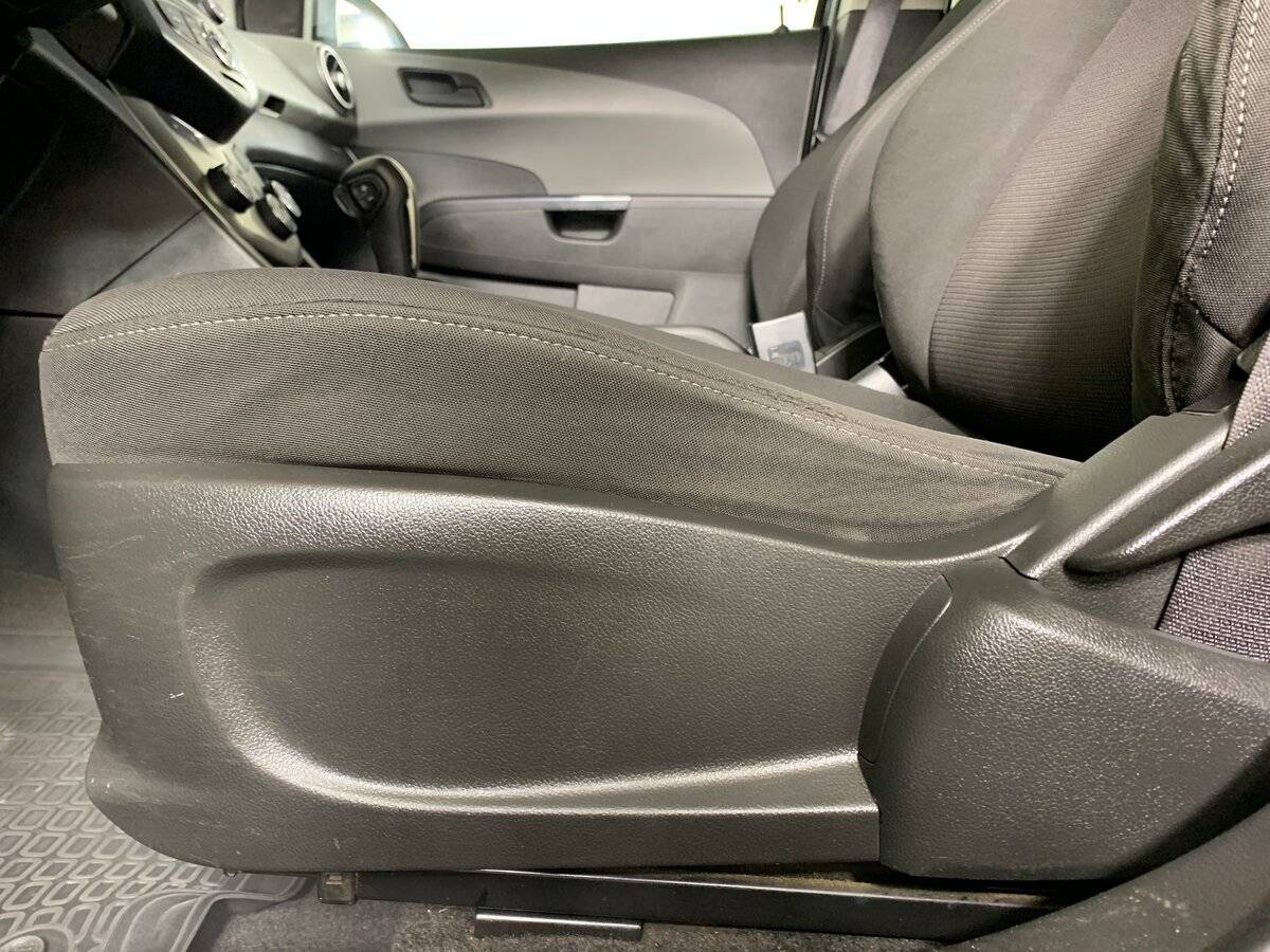 Chevrolet Aveo с пробегом — 2014 год. Фото: #15