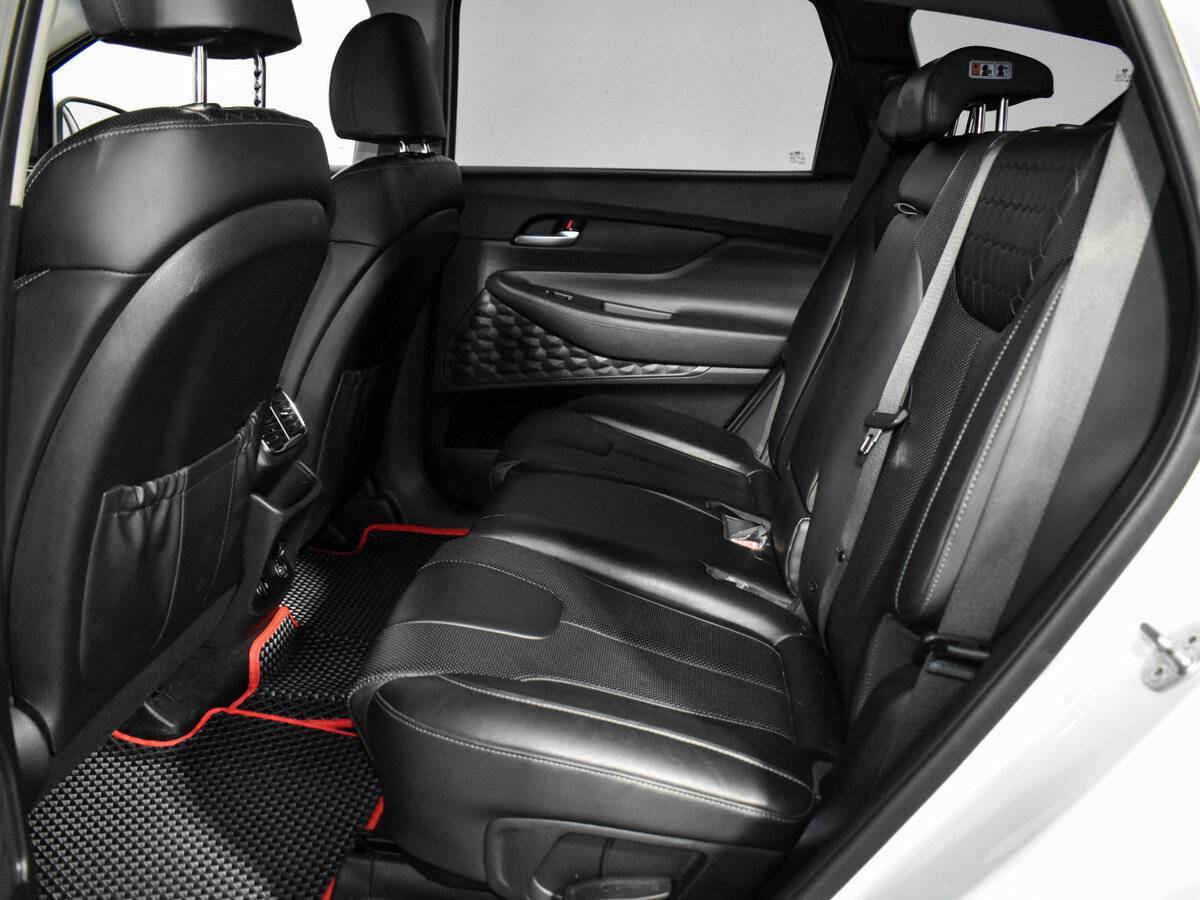 Hyundai Santa Fe с пробегом — 2018 год. Фото: #12