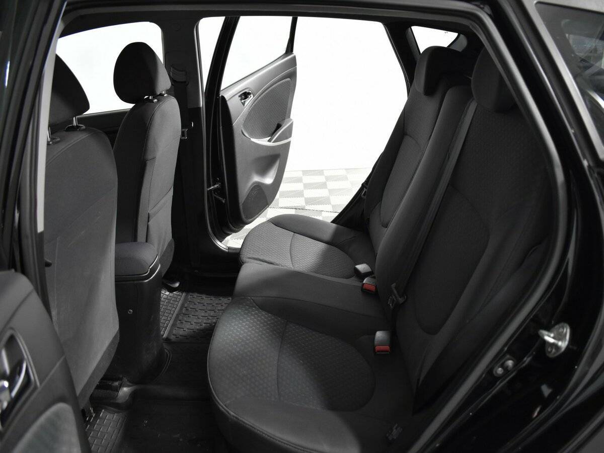 Hyundai Solaris с пробегом — 2012 год. Фото: #10