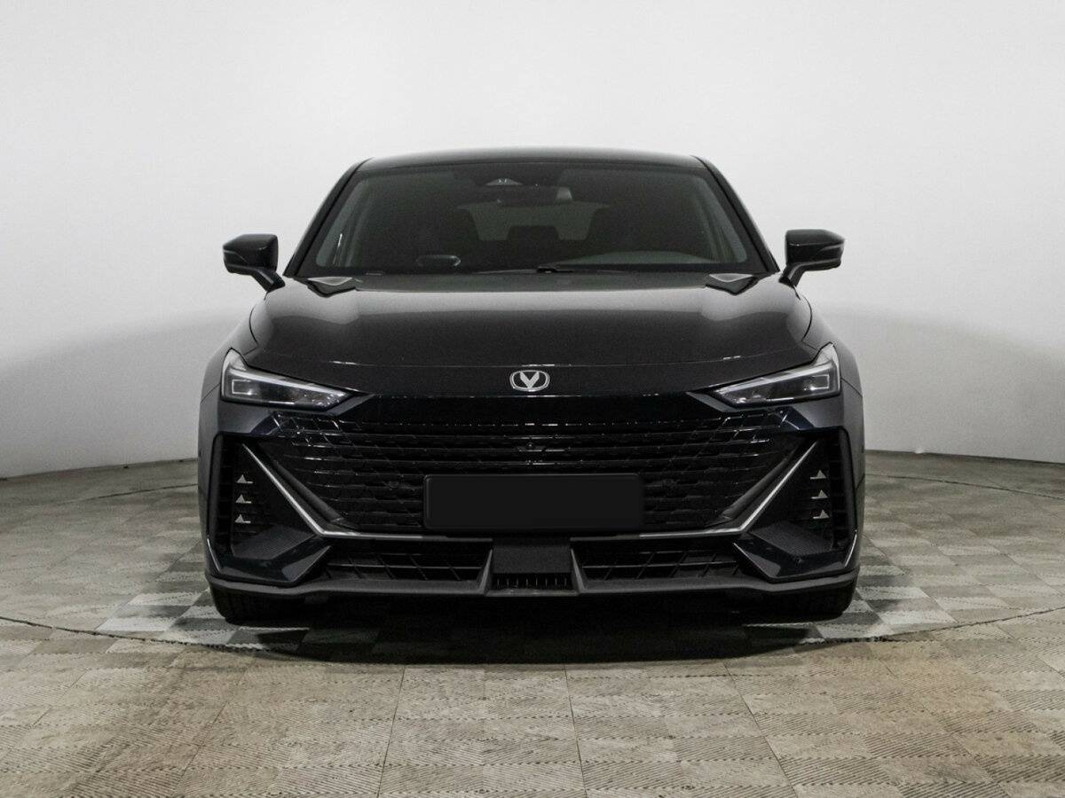 Changan UNI-V с пробегом — 2023 год. Фото: #1