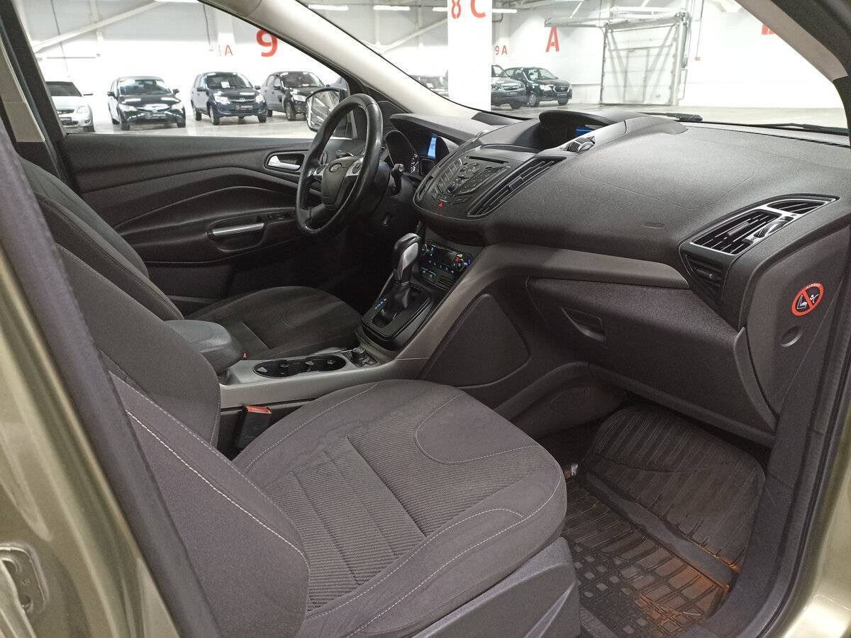 Ford Kuga с пробегом — 2014 год. Фото: #10