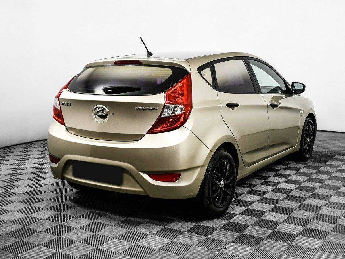 Hyundai Solaris с пробегом — 2012 год. Фото: #4