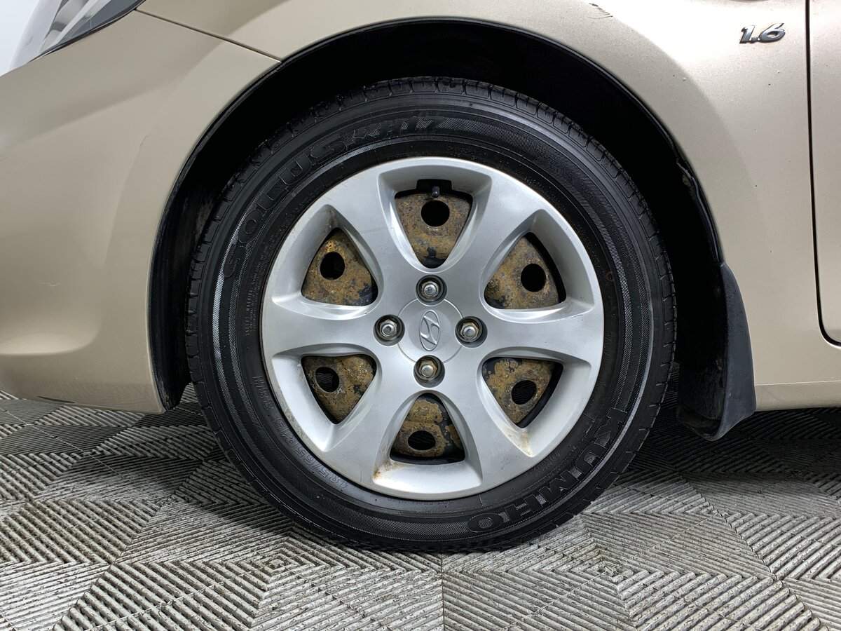 Hyundai Solaris с пробегом — 2012 год. Фото: #8