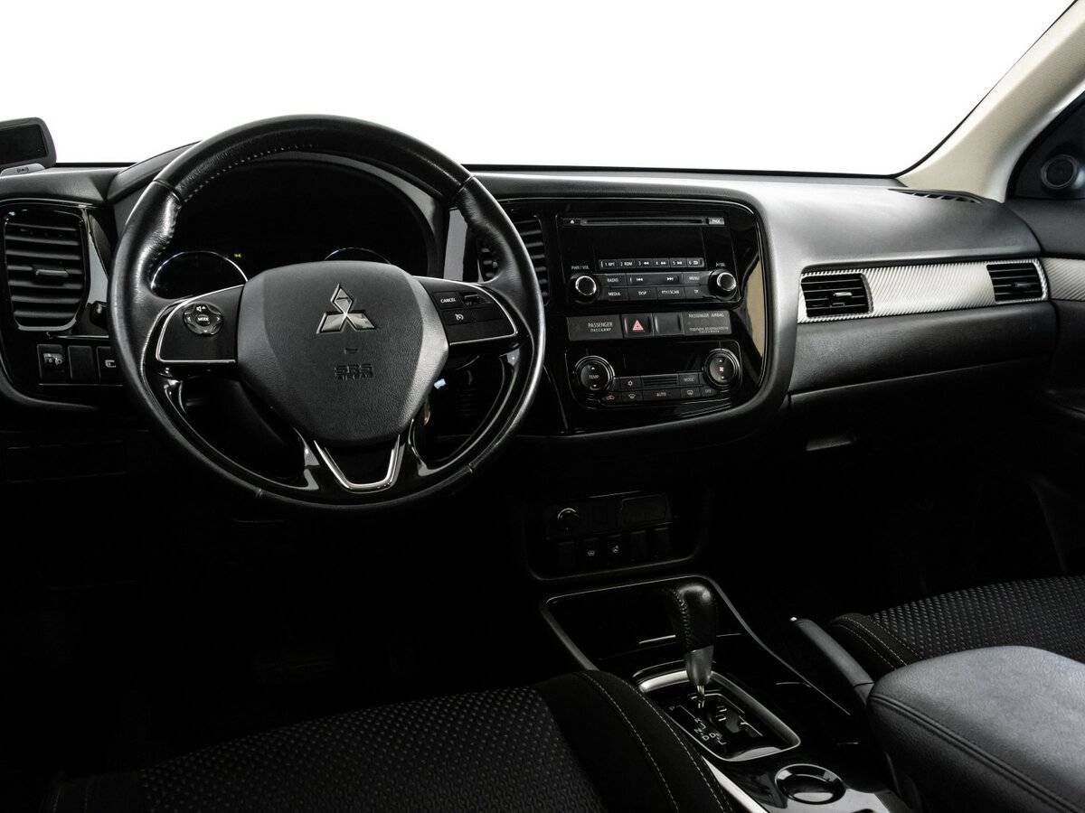 Mitsubishi Outlander с пробегом — 2018 год. Фото: #10
