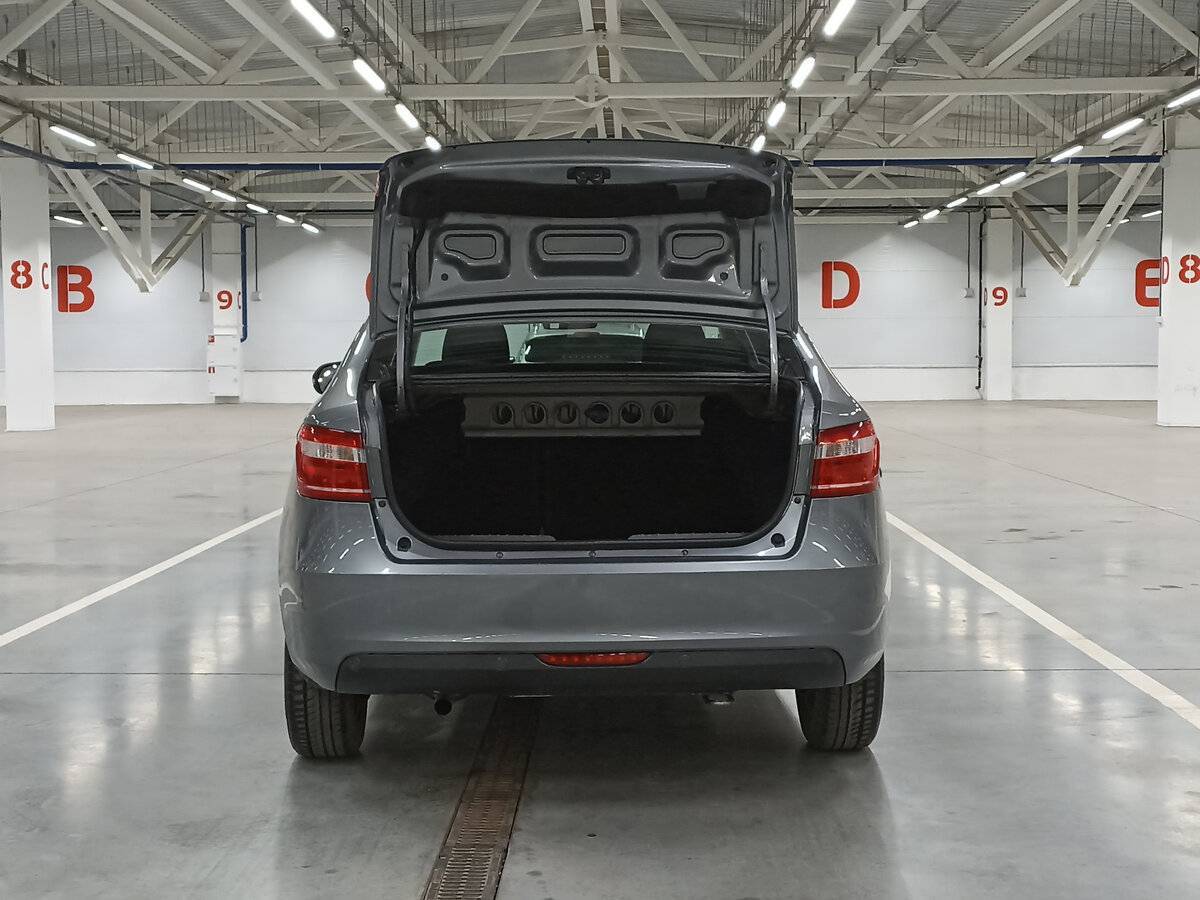 Lada (ВАЗ) Vesta с пробегом — 2016 год. Фото: #9