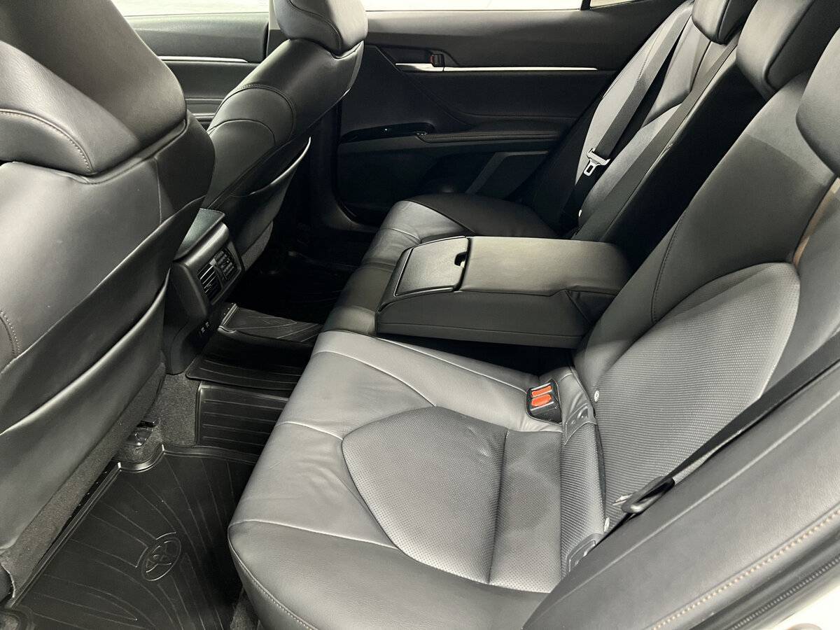 Toyota Camry с пробегом — 2018 год. Фото: #11
