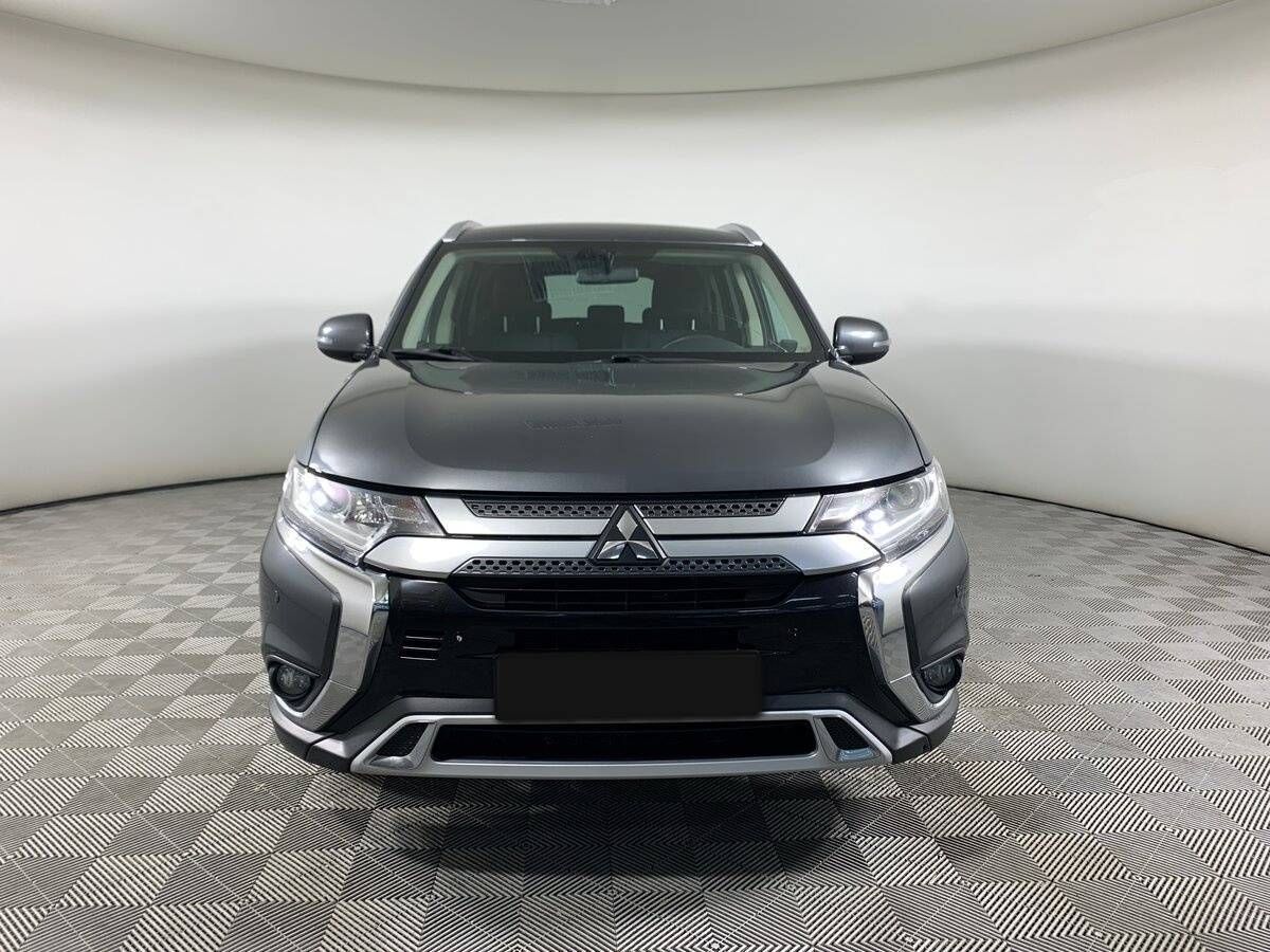 Mitsubishi Outlander с пробегом — 2019 год. Фото: #1