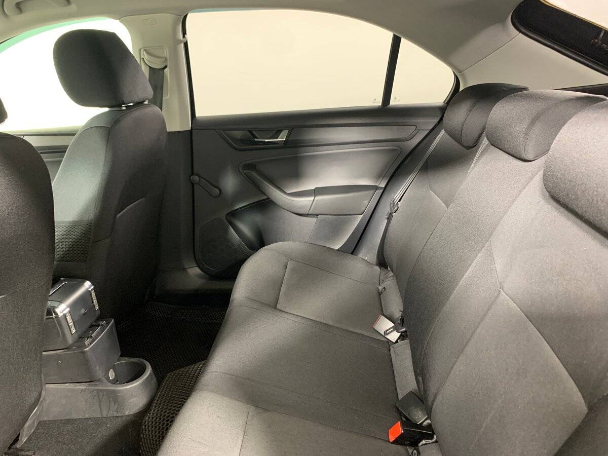 Skoda Rapid с пробегом — 2018 год. Фото: #16