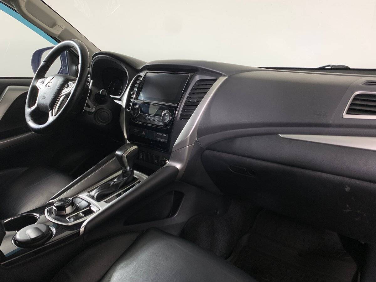 Mitsubishi Pajero Sport с пробегом — 2018 год. Фото: #12