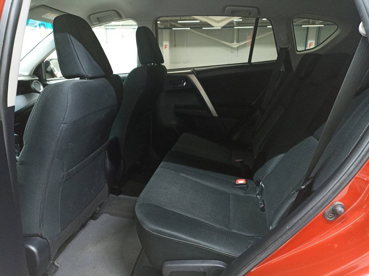 Toyota RAV4 с пробегом — 2014 год. Фото: #11