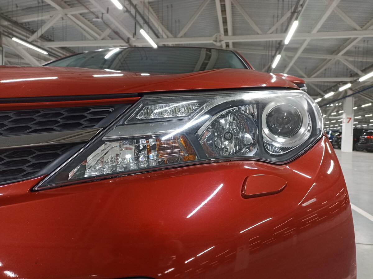 Toyota RAV4 с пробегом — 2014 год. Фото: #16