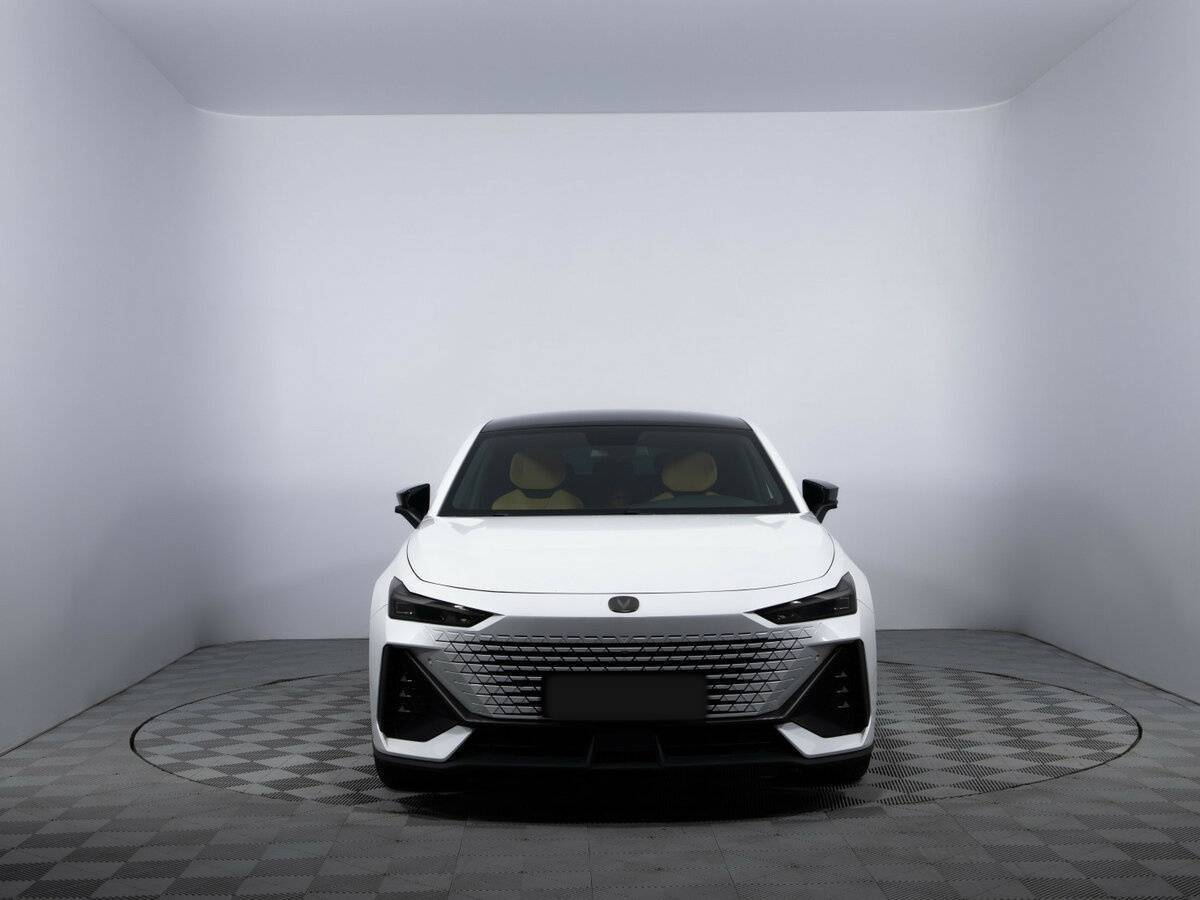 Changan UNI-V с пробегом — 2023 год. Фото: #1