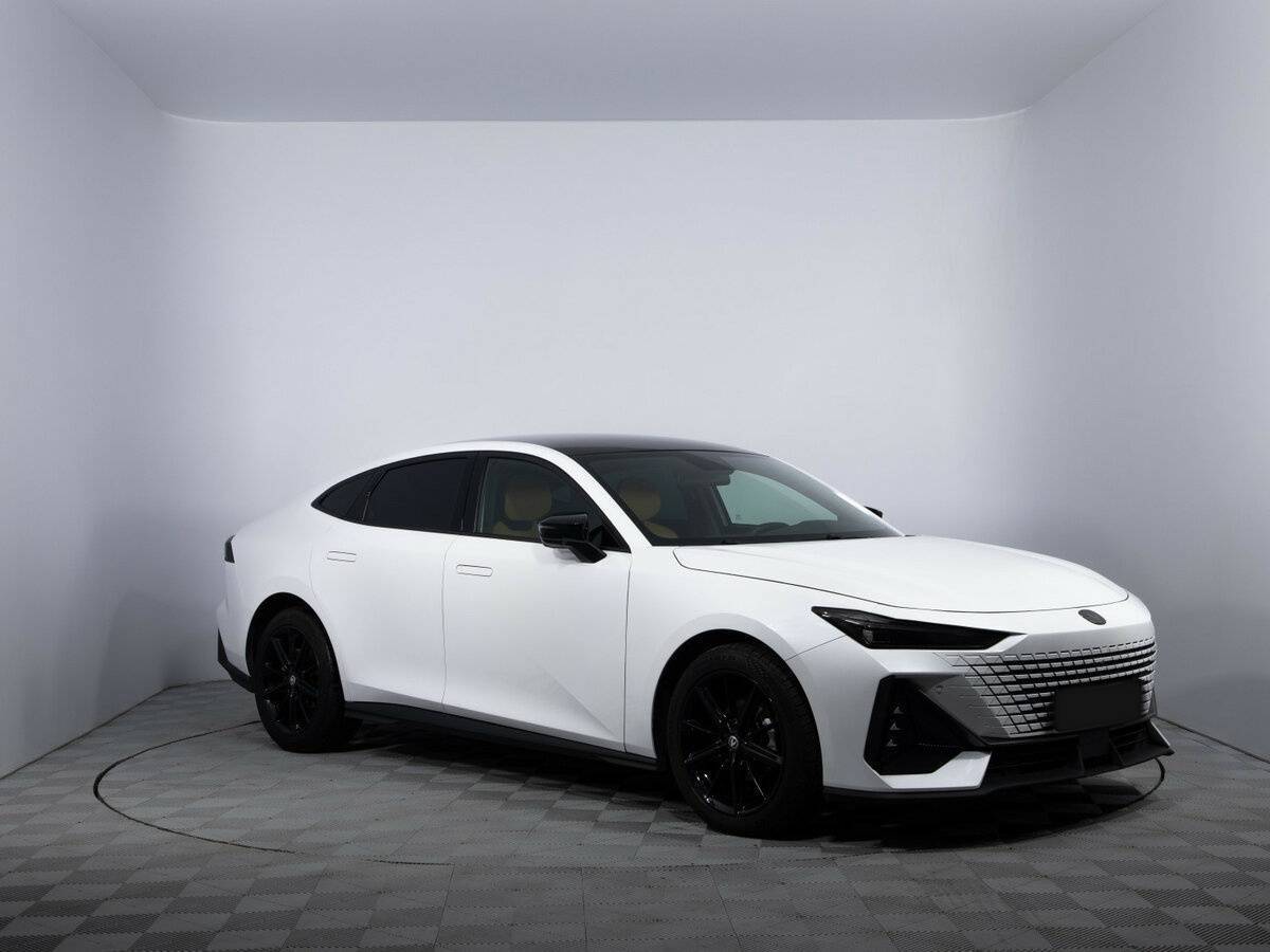 Changan UNI-V с пробегом — 2023 год. Фото: #2