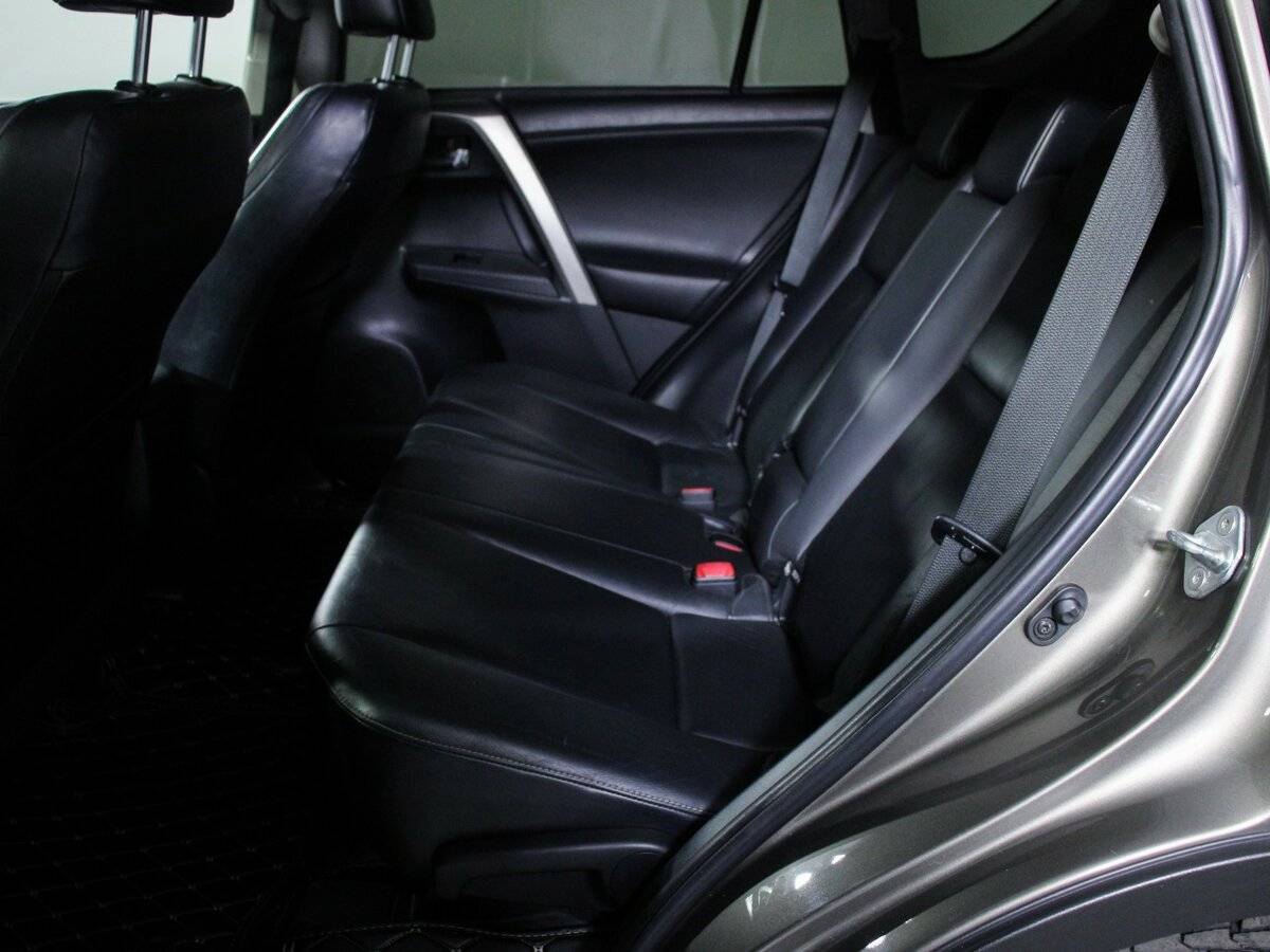 Toyota RAV4 с пробегом — 2013 год. Фото: #9