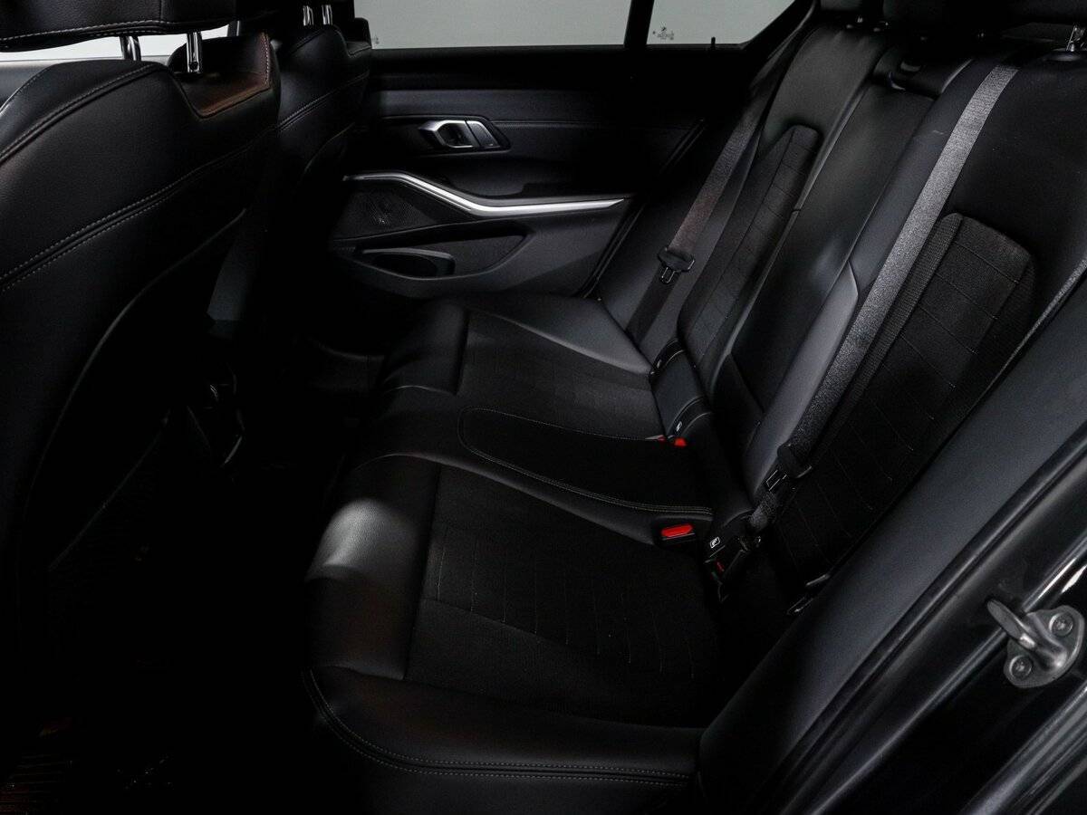 BMW 3 серии с пробегом — 2019 год. Фото: #9