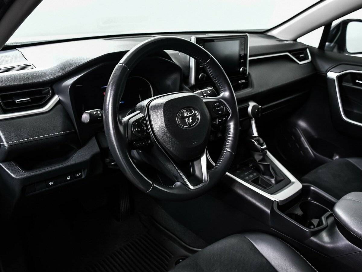 Toyota RAV4 с пробегом — 2021 год. Фото: #12