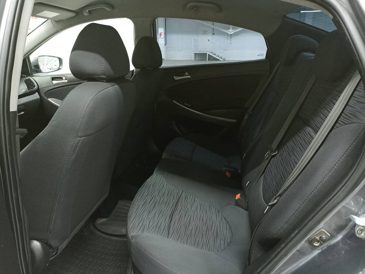 Hyundai Solaris с пробегом — 2015 год. Фото: #11