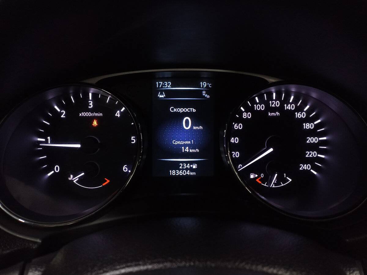 Nissan X-Trail с пробегом — 2015 год. Фото: #12