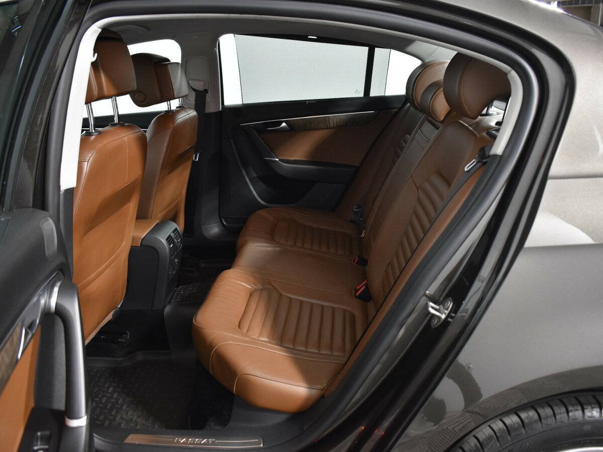 Volkswagen Passat с пробегом — 2012 год. Фото: #11