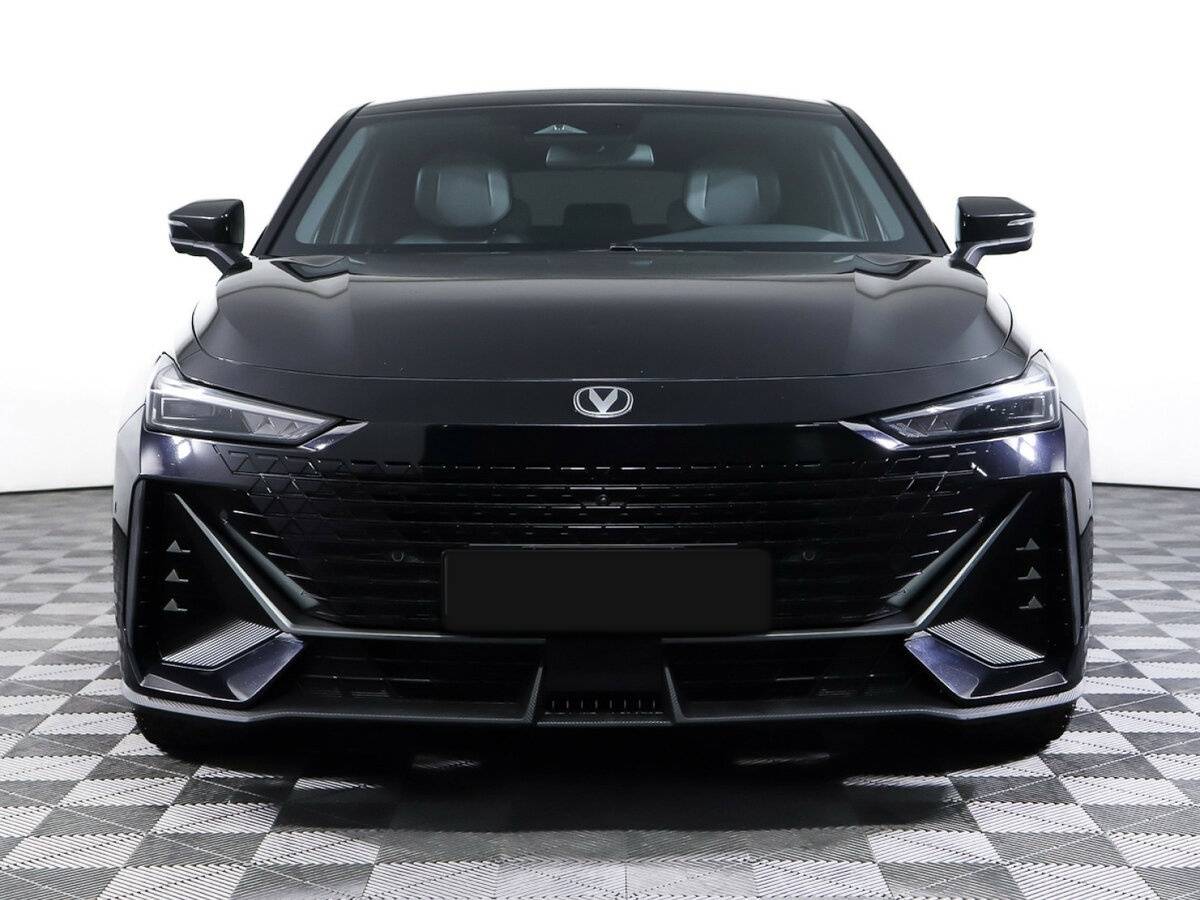 Changan UNI-V с пробегом — 2023 год. Фото: #1