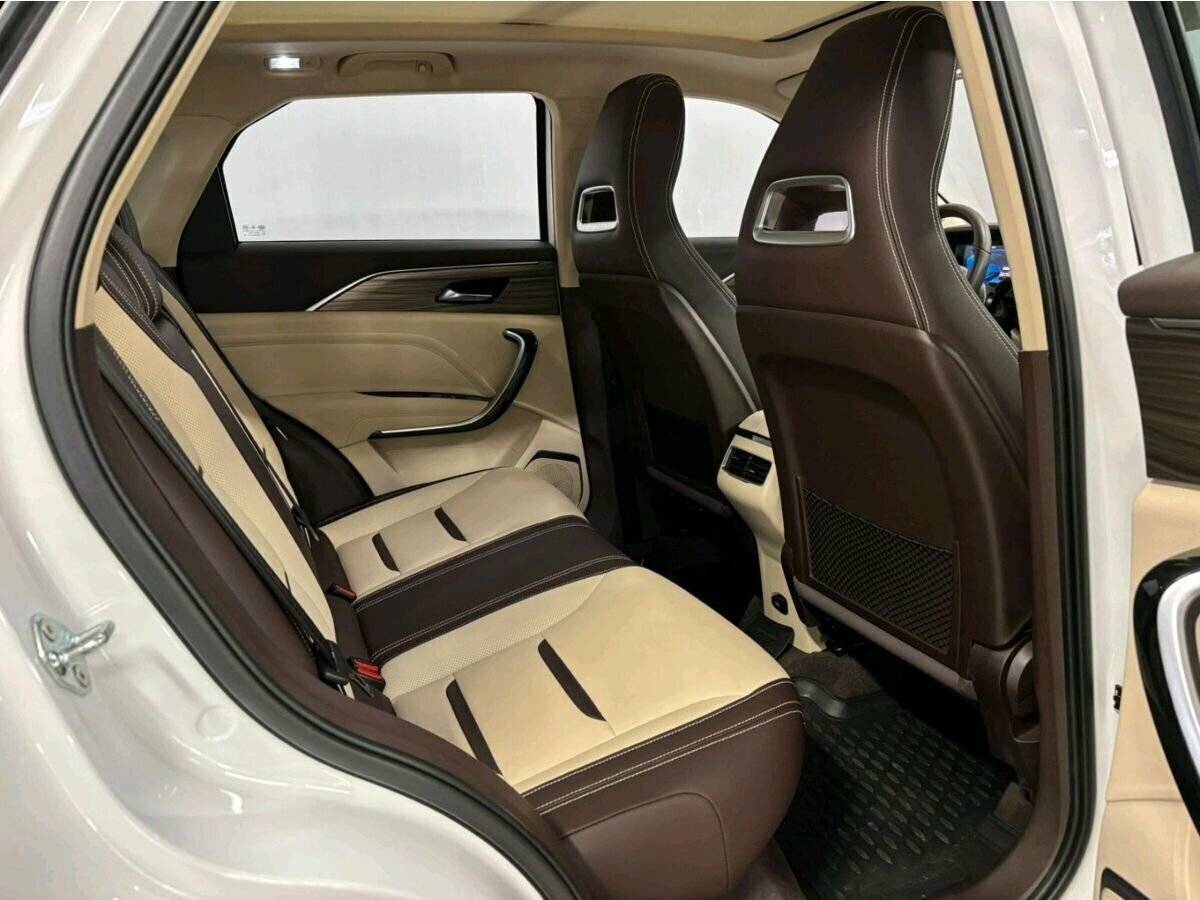 FAW Bestune T77 с пробегом — 2023 год. Фото: #17