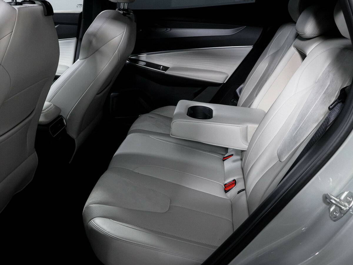 Geely Atlas с пробегом — 2023 год. Фото: #9