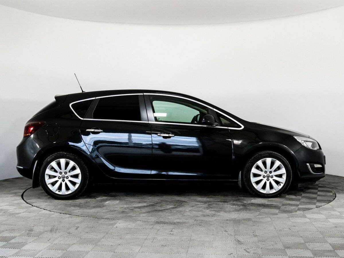 Opel Astra с пробегом — 2012 год. Фото: #3