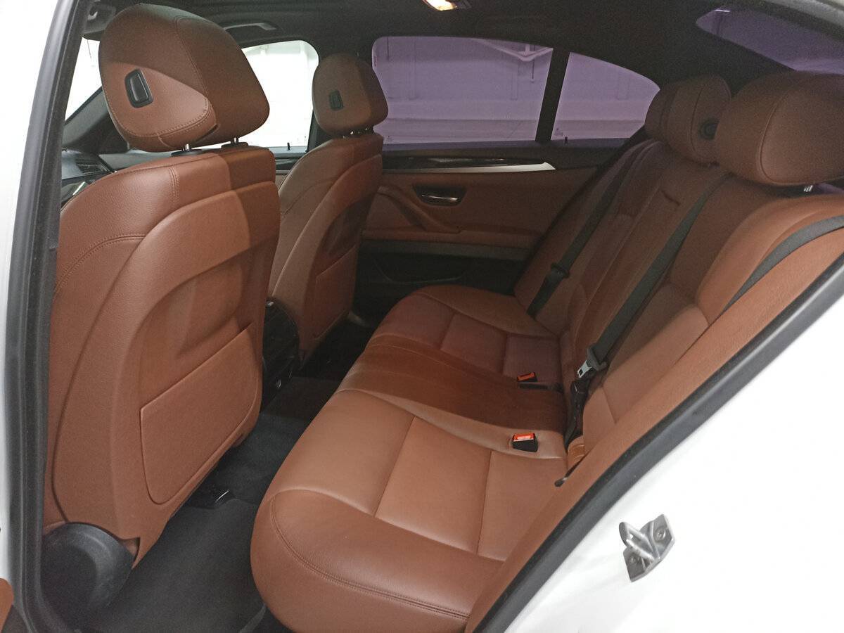 BMW 5 серии с пробегом — 2015 год. Фото: #11