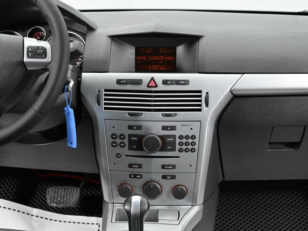 Opel Astra с пробегом — 2012 год. Фото: #8