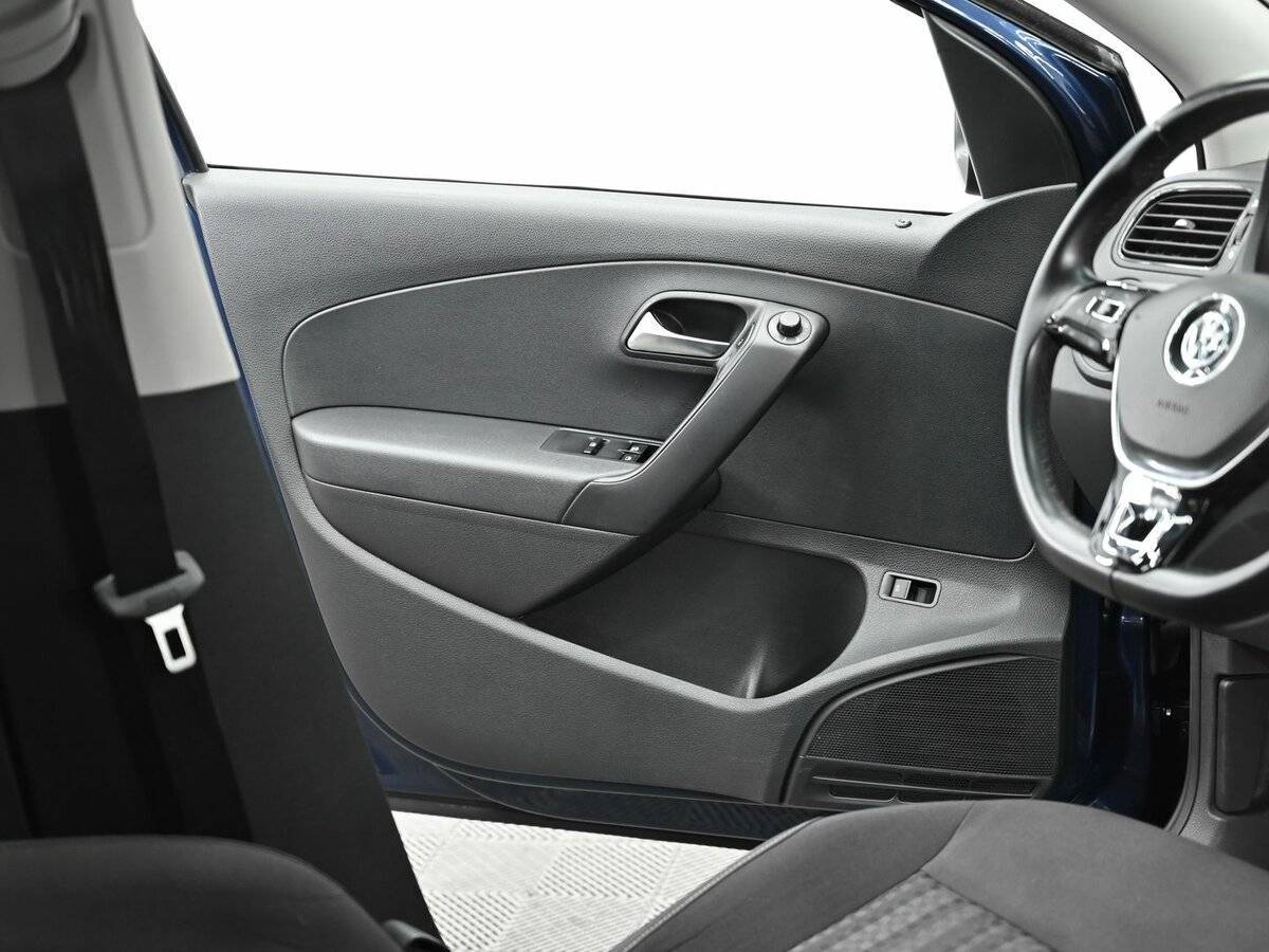 Volkswagen Polo с пробегом — 2016 год. Фото: #5