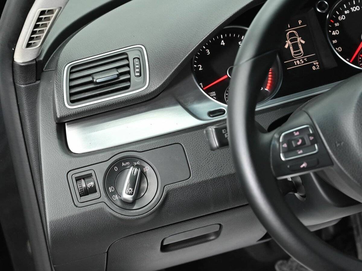 Volkswagen Passat с пробегом — 2012 год. Фото: #8