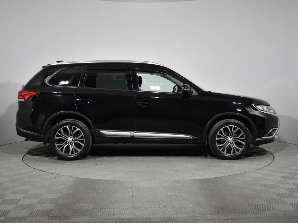 Mitsubishi Outlander с пробегом — 2018 год. Фото: #3