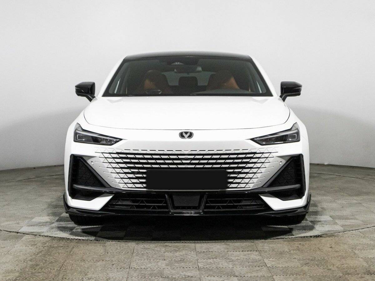 Changan UNI-V с пробегом — 2023 год. Фото: #1