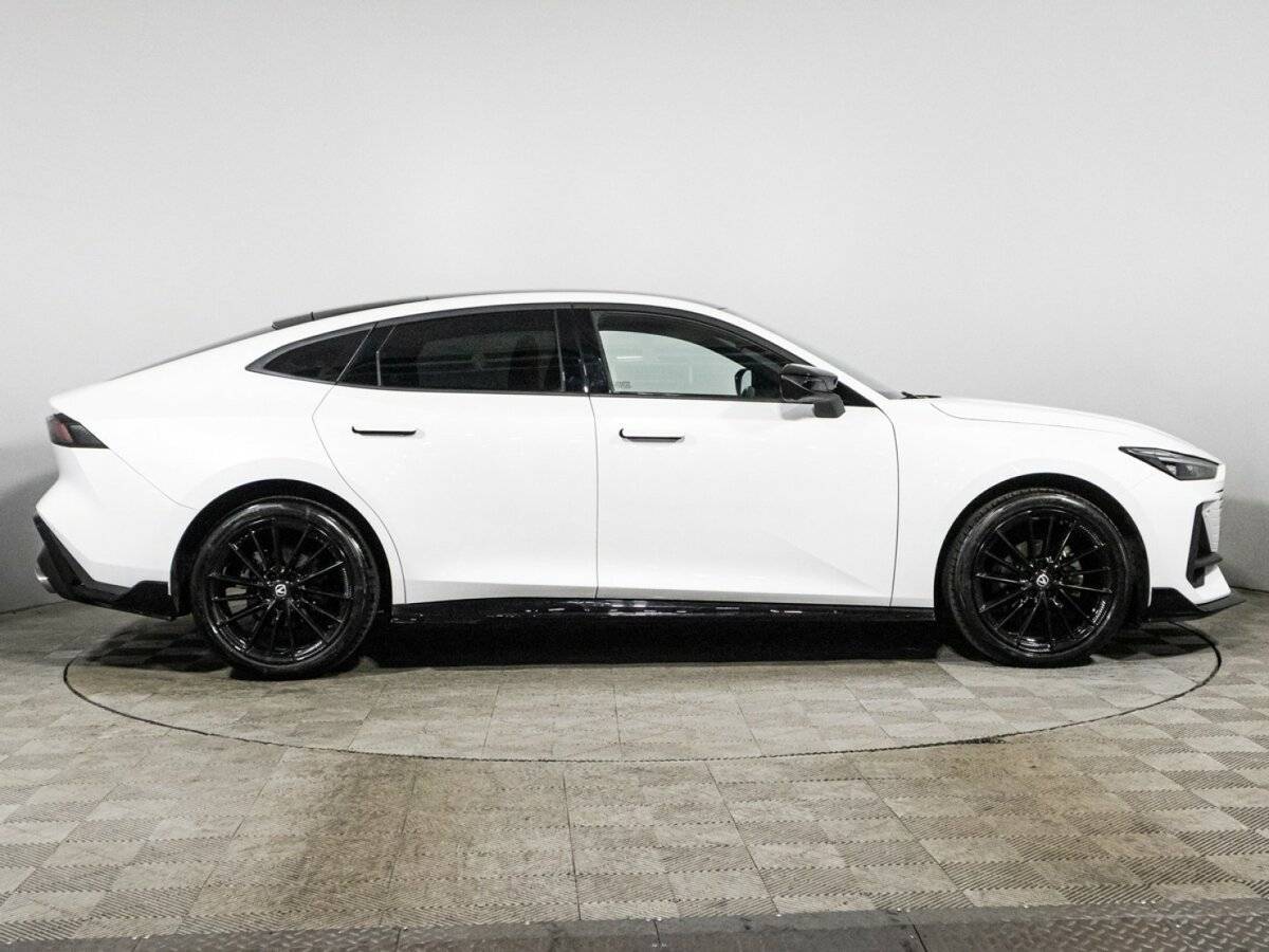 Changan UNI-V с пробегом — 2023 год. Фото: #3