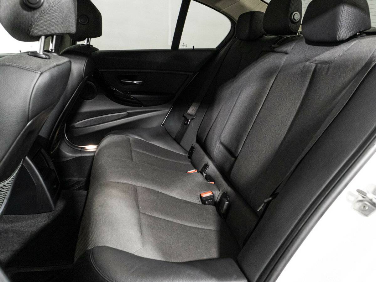 BMW 3 серии с пробегом — 2018 год. Фото: #9