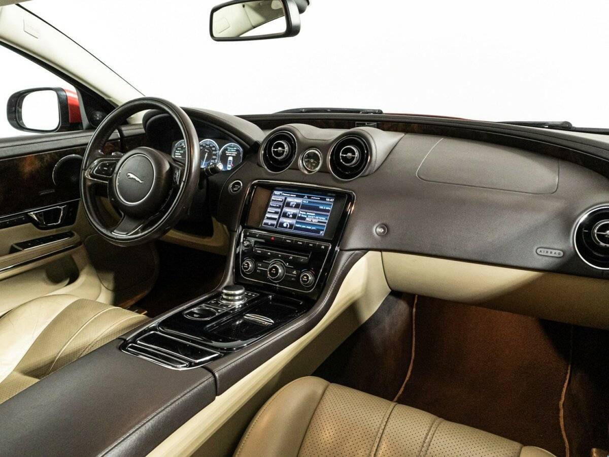 Jaguar XJ с пробегом — 2014 год. Фото: #8