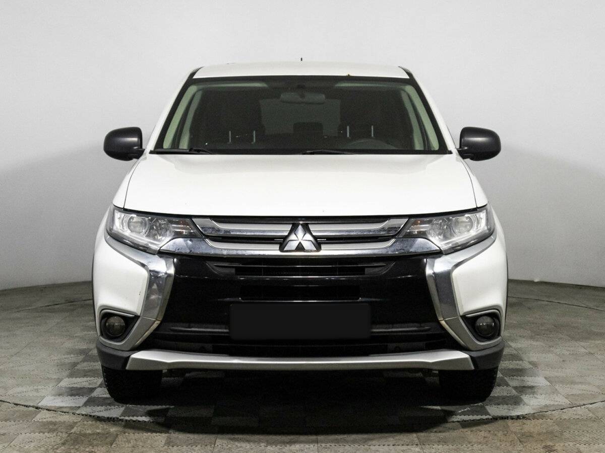 Mitsubishi Outlander с пробегом — 2016 год. Фото: #1