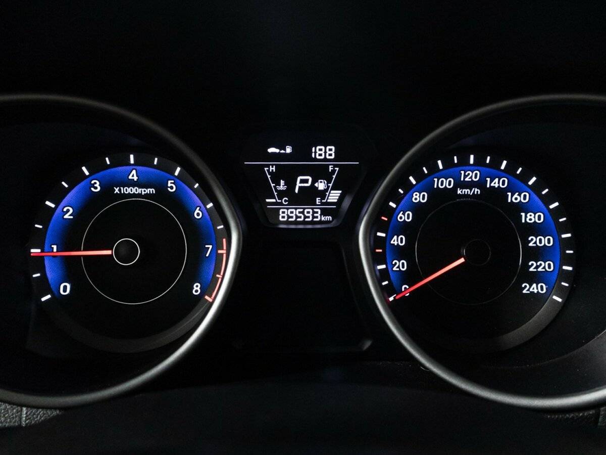 Hyundai Elantra с пробегом — 2015 год. Фото: #11