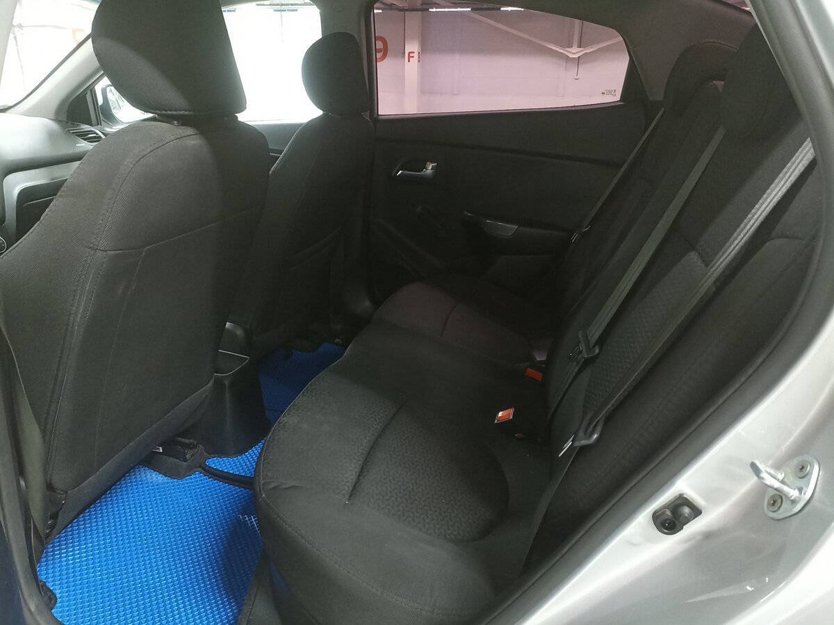 Kia Rio с пробегом — 2015 год. Фото: #11