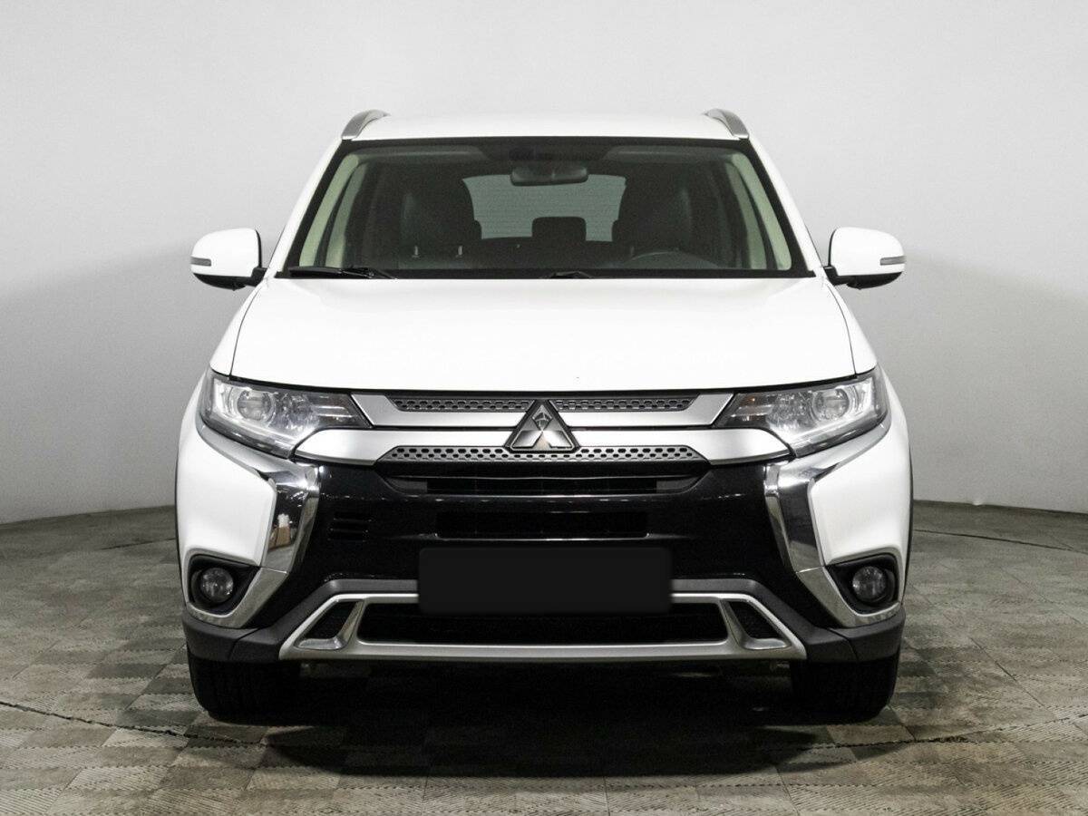 Mitsubishi Outlander с пробегом — 2020 год. Фото: #1