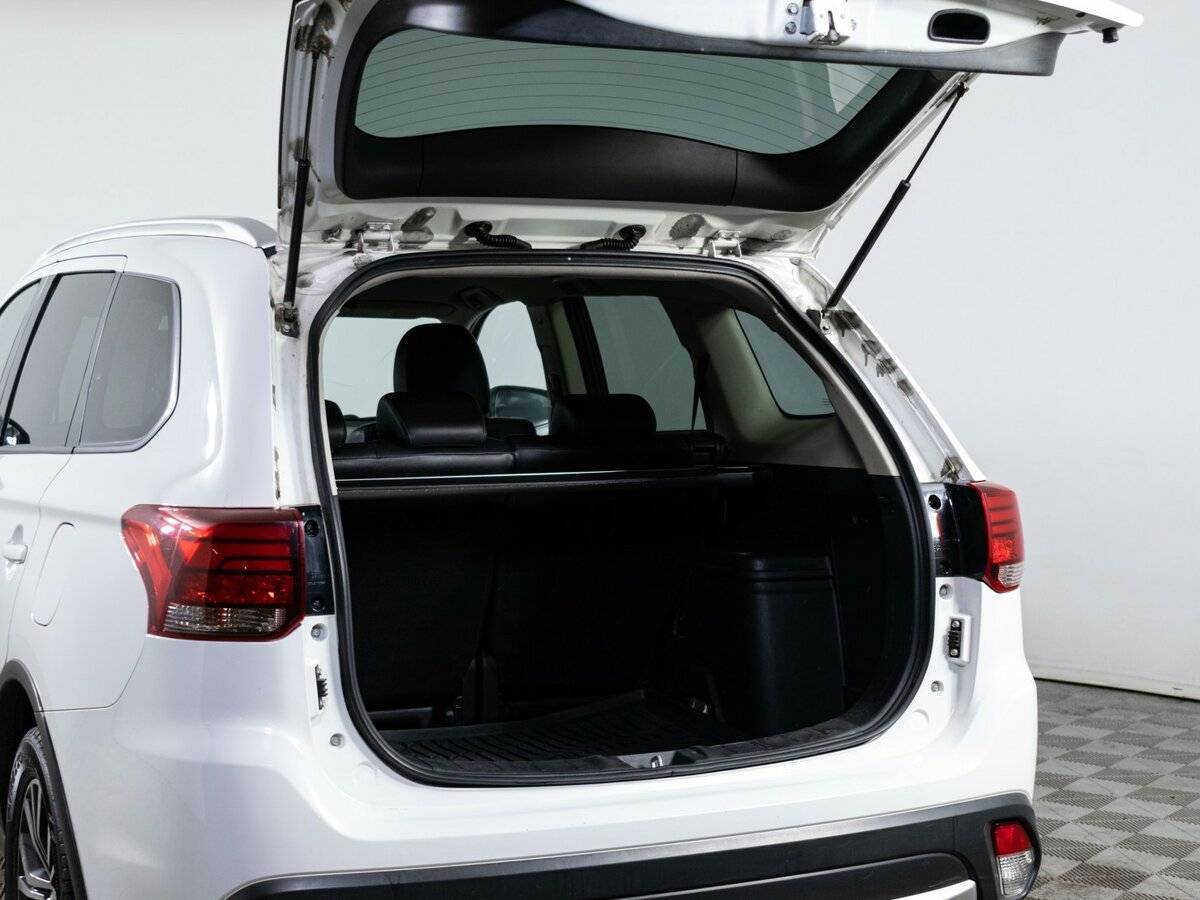 Mitsubishi Outlander с пробегом — 2016 год. Фото: #8